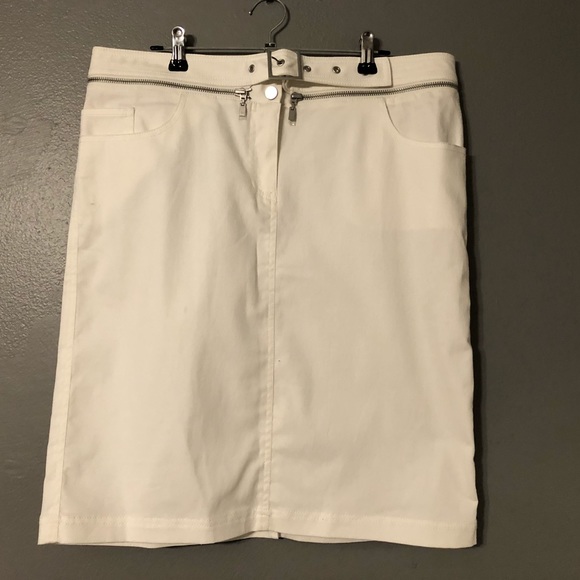 Worth Dresses & Skirts - Worth- white skirt. New without tags! Size 8